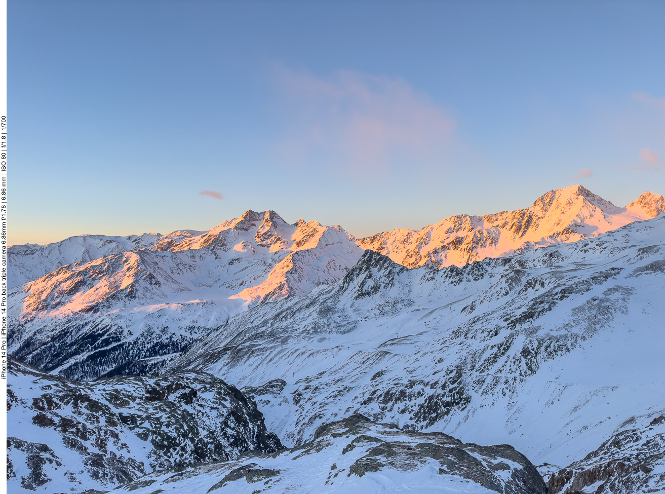 ... auf die umgebenden Berge 