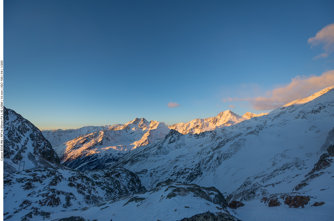 ... bis die Sonne über den Gipfeln hervor kommt ... 