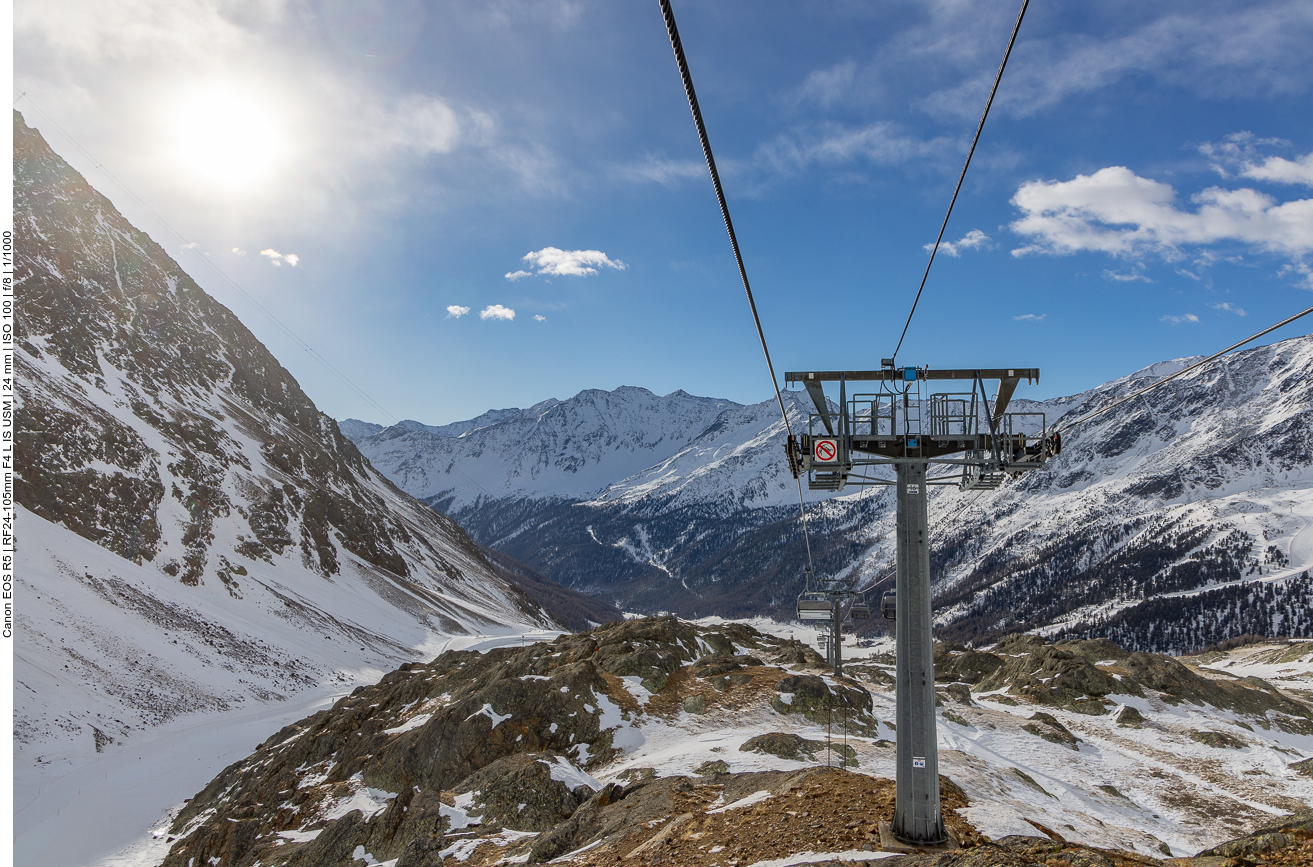 ... der zum Glück in Betrieb ist (hier unten ist der Wind nicht mehr so stark) und uns die letzten paar hundert Meter auf vereisten Pisten erspart 