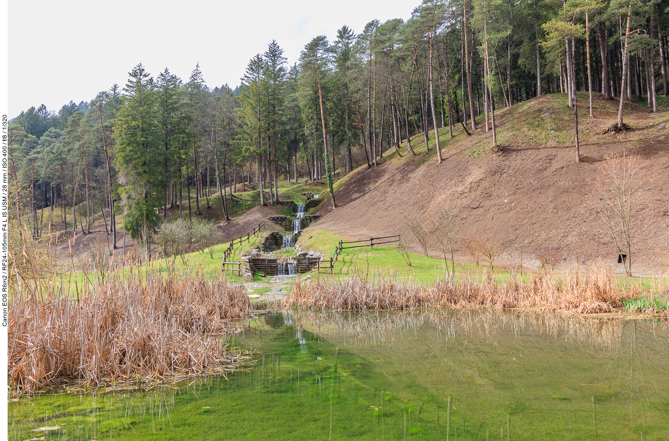 Künstlicher Wasserfall