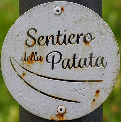 Kennzeichnung des Wanderwegs "Sentiero della Patata"