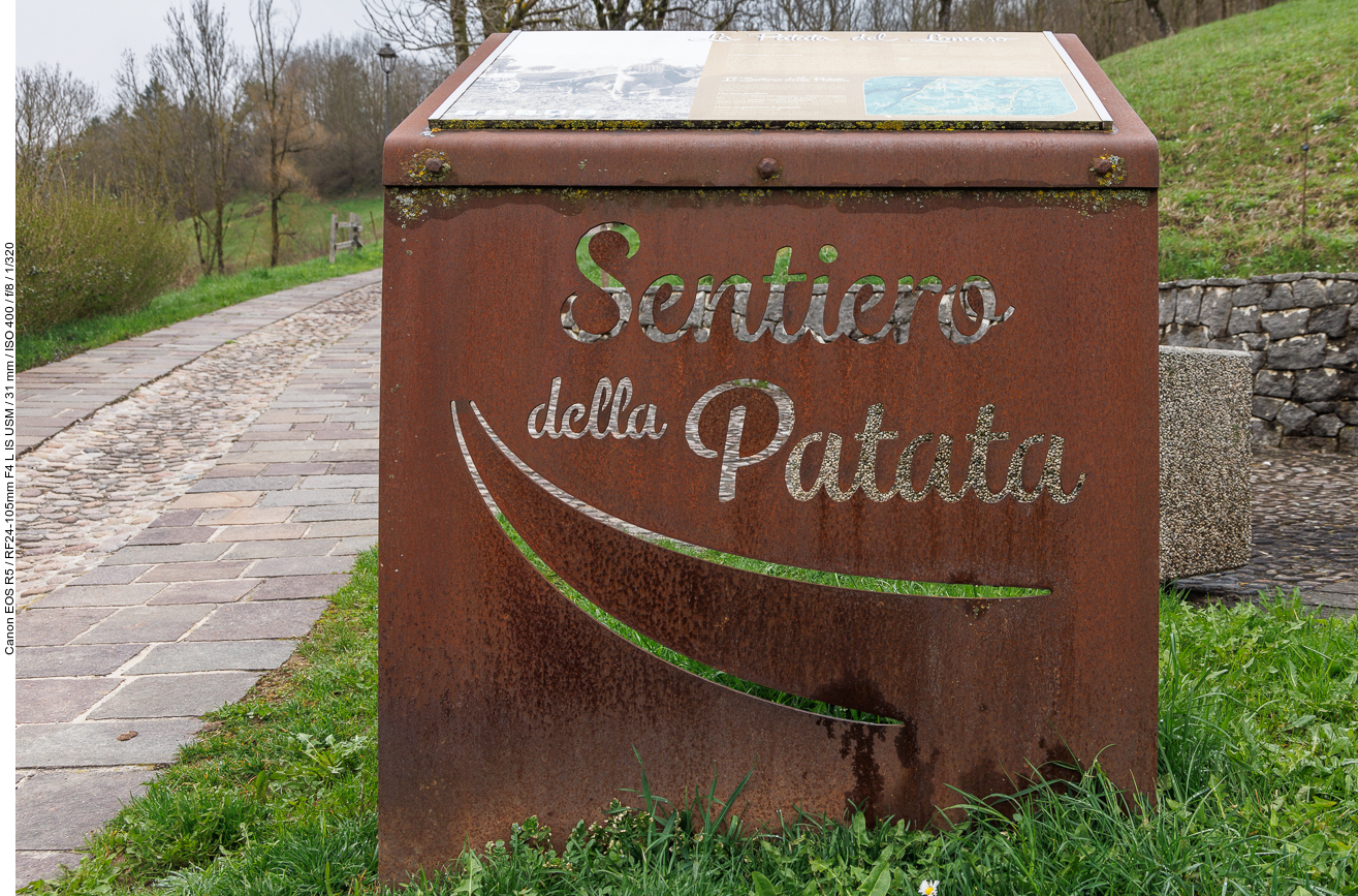 Das Startschild des Wanderweges