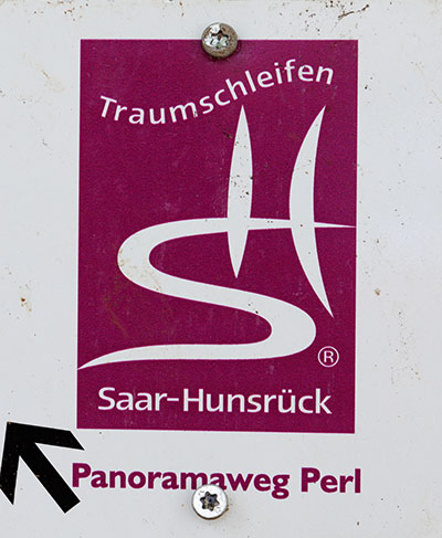 Kennzeichnung des Premiumwanderwegs "Panoramaweg Perl"