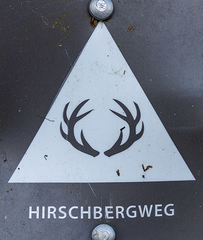 Kennzeichnung des Wanderwegs "Hirschbergweg"