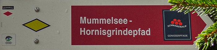 Kennzeichnung des Wanderwegs "Mummelsee-Hornisgrindepfad" 