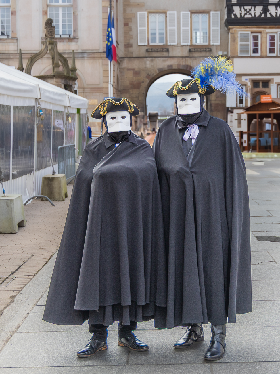 Von diesen Herren liefen einige herum, vermutlich waren das Ordner/Aufpasser