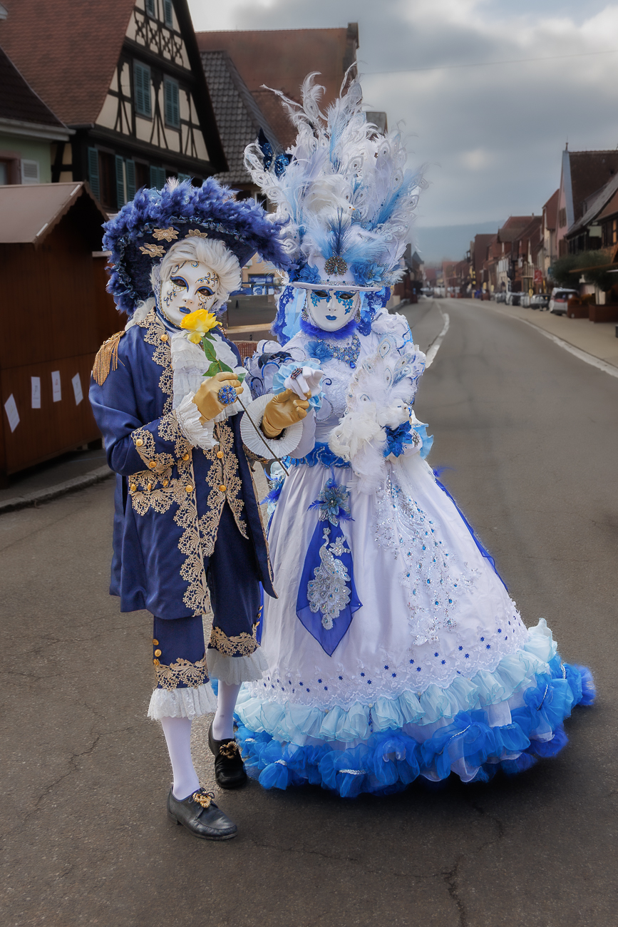 Paar auf der Straße in Rosheim