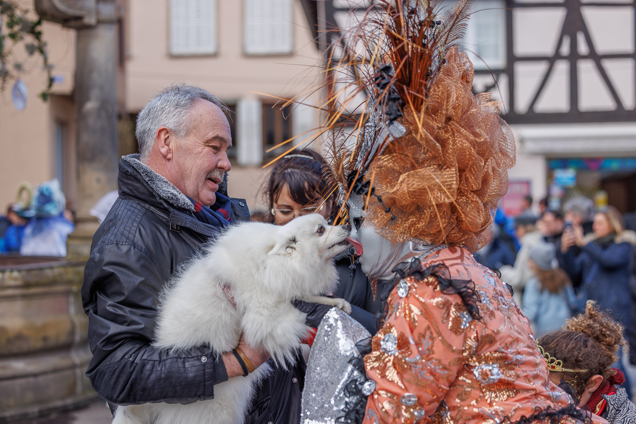 Ob die Maske so lecker schmeckt ;-)