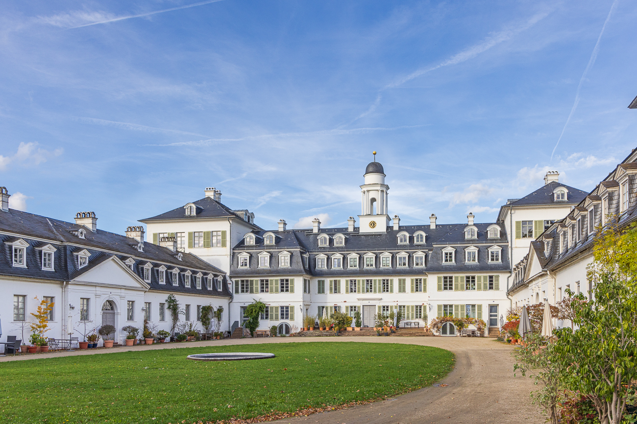 Zum Abschluss der Wanderung noch einmal Schloss Rumpenheim, diesmal von der anderen Seite aus gesehen