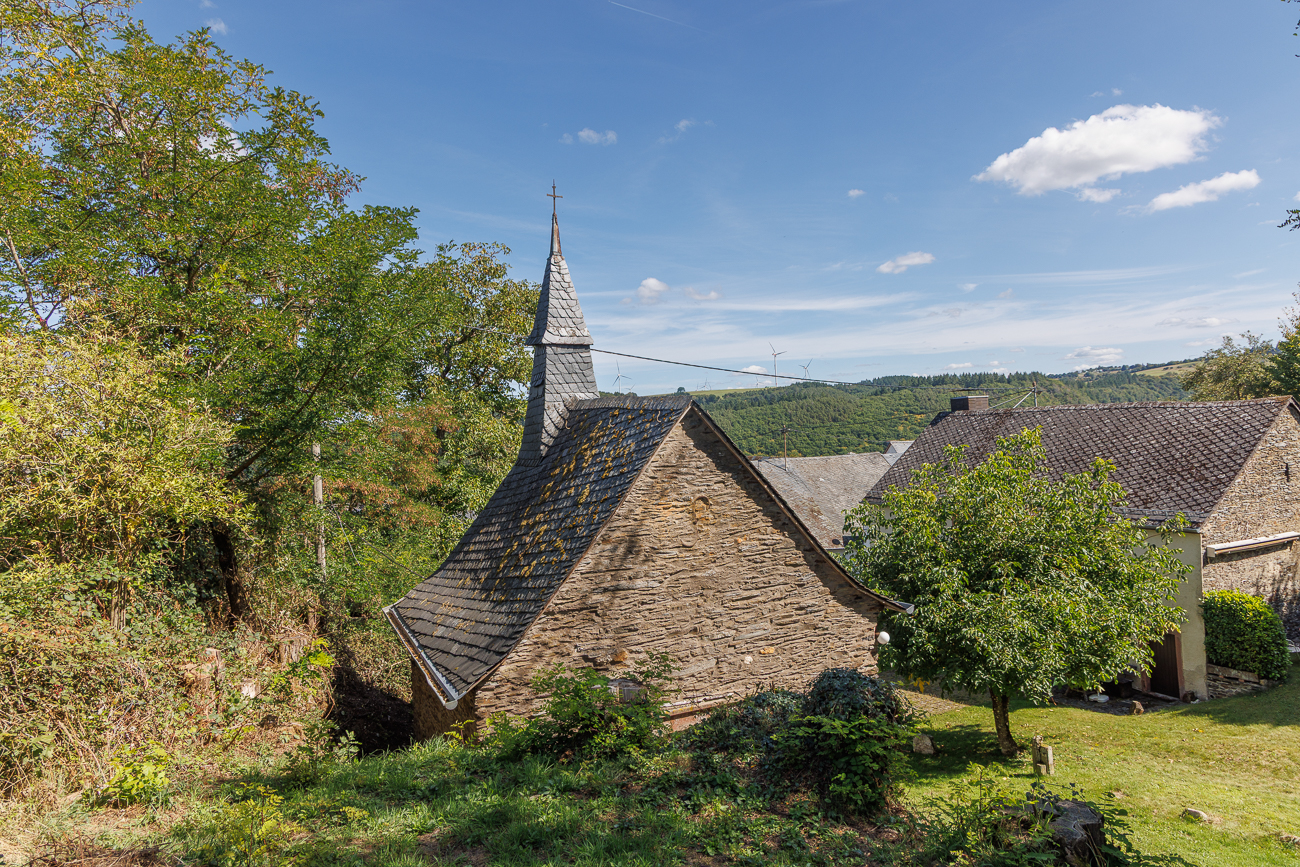 Die Felsenkapelle von außen ...