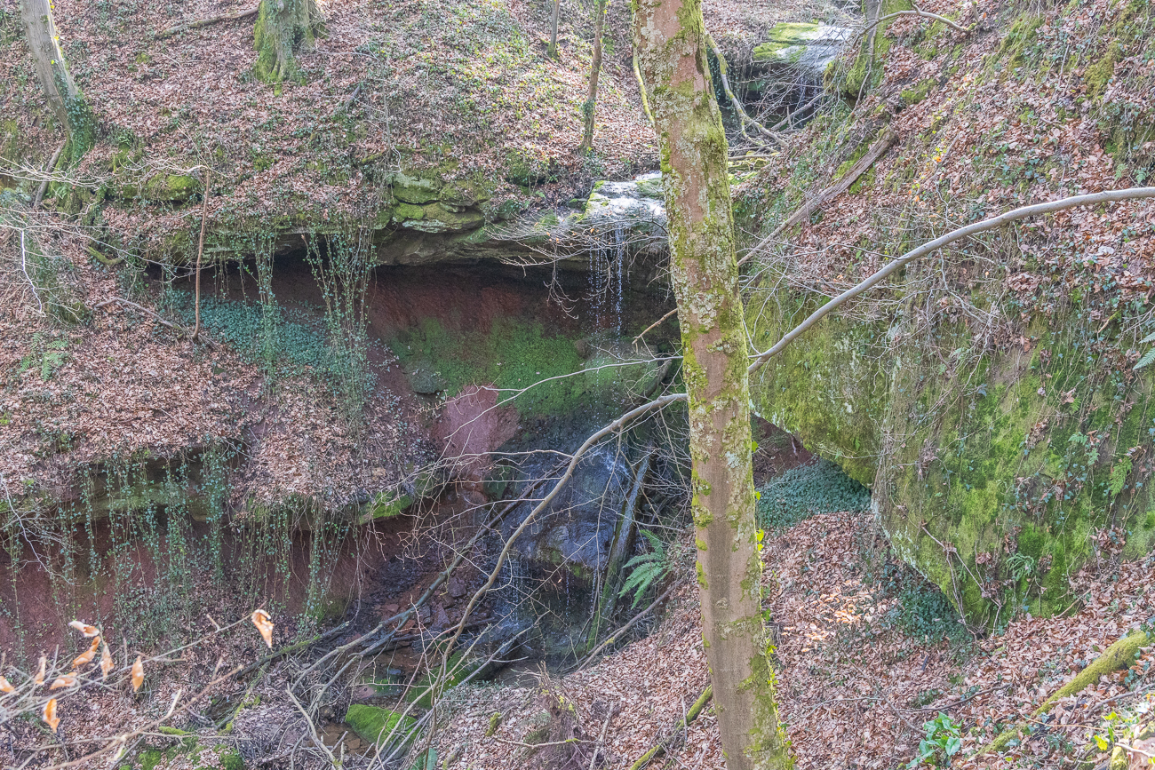 An der Grotte, wo einst ein Pfarrer zu Tode stürzte