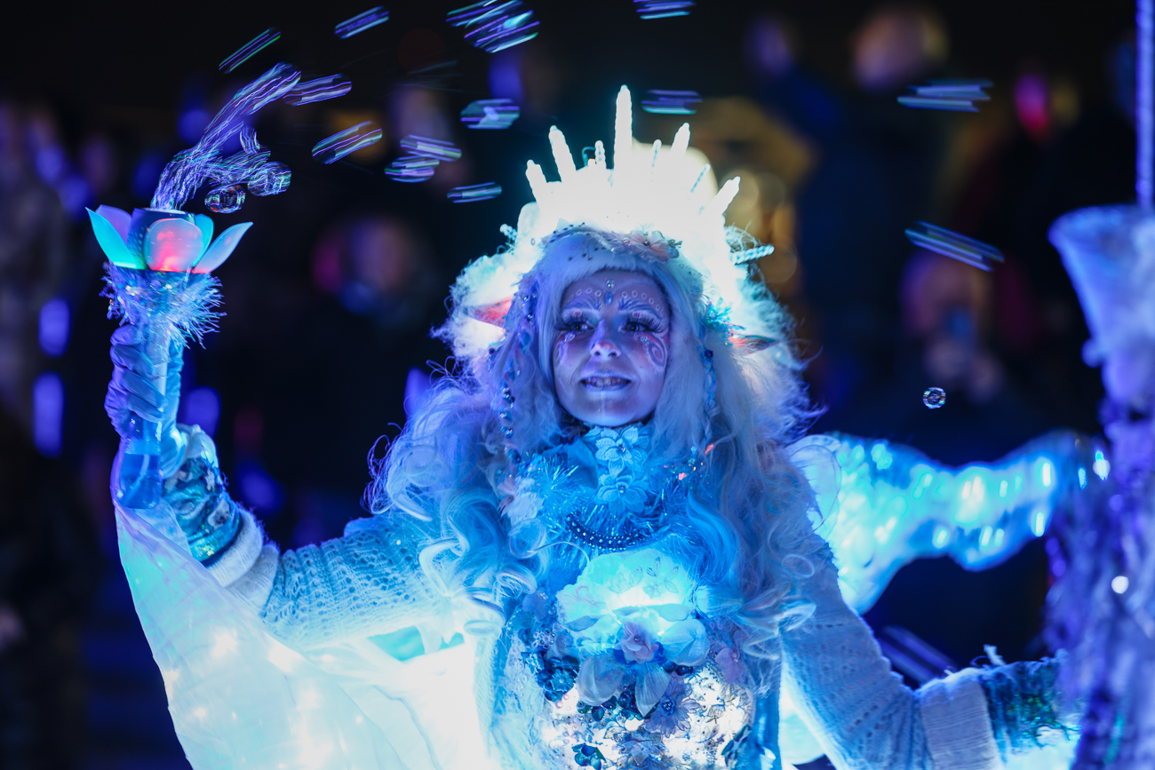 Leuchtende Elfen drehen ihre Runden