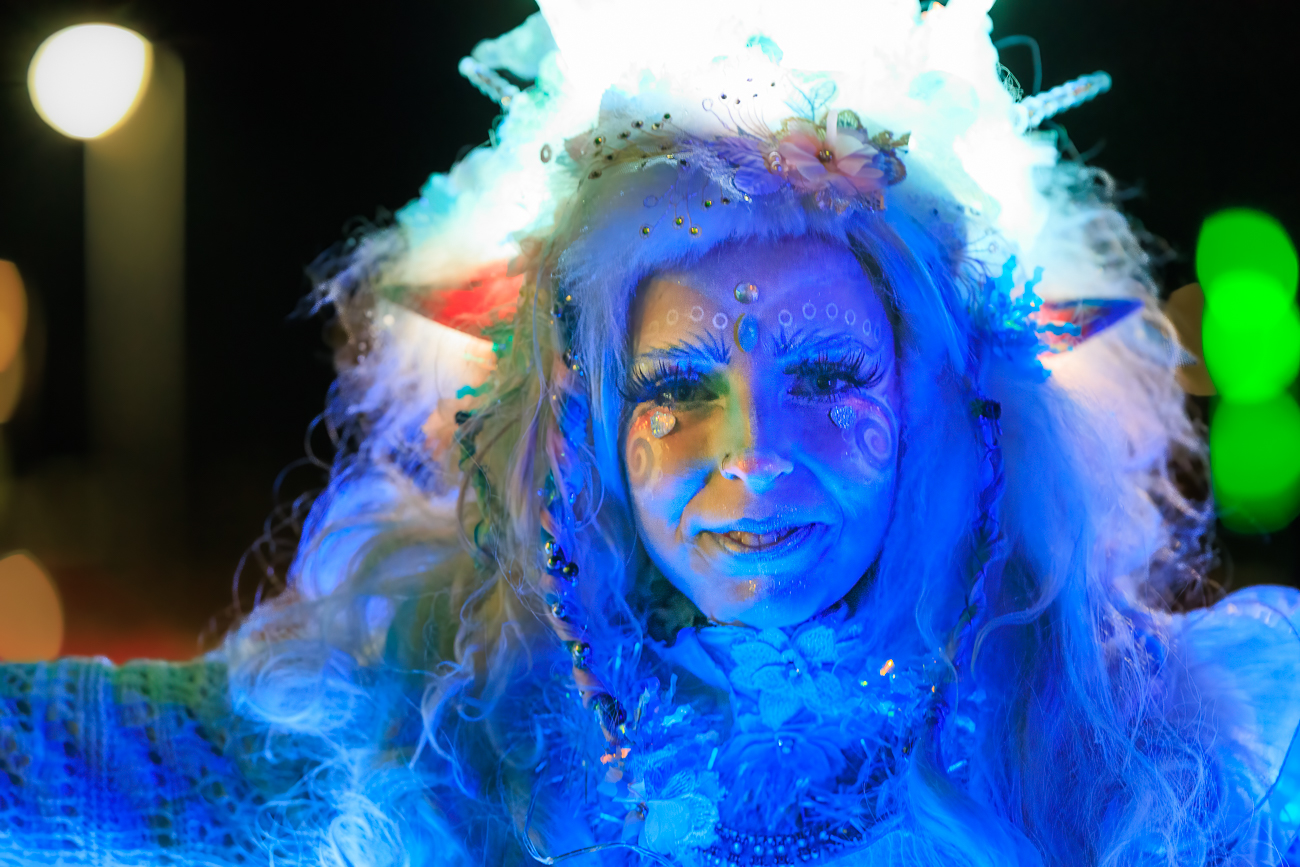 Leuchtende Elfen drehen ihre Runden