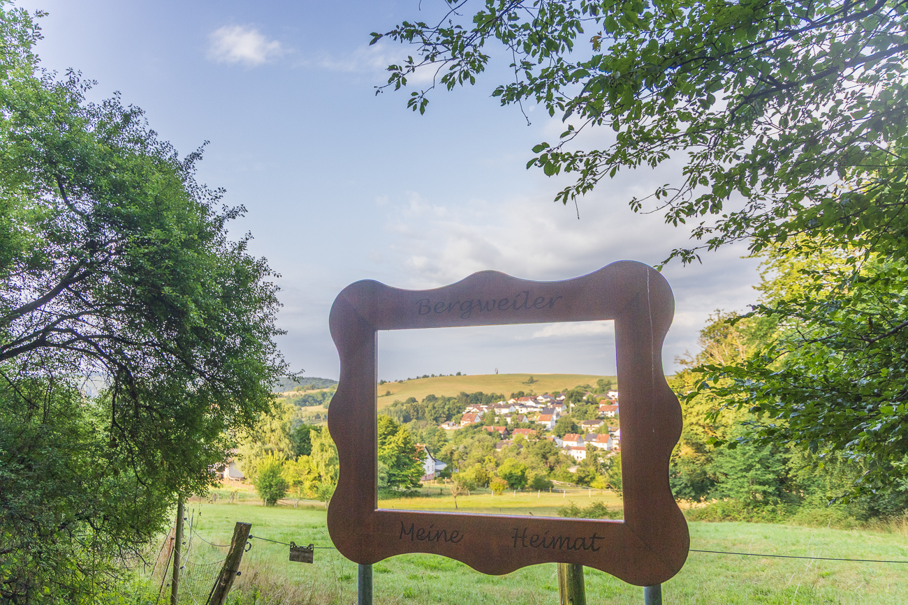... geht es zu einem der Aussichtspunkte bei Bergweiler