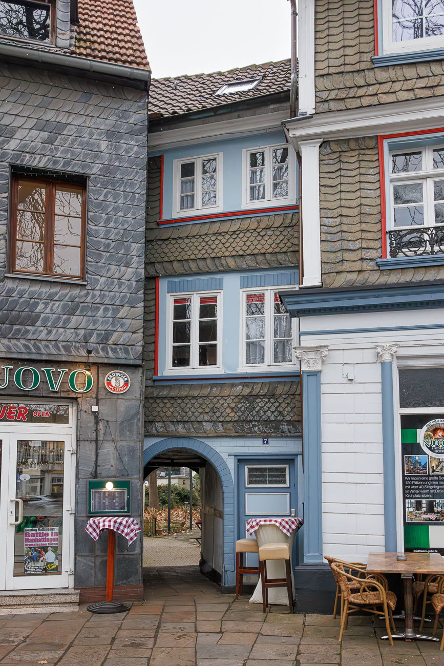 Ziemlich schmales Haus