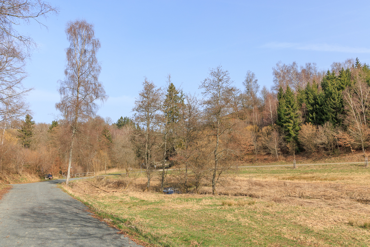Die Etappe beginnt nahe Reinsfeld, am Parkplatz an der B407, Traumschleife Frau Holle. Eigentlich endet die Etappe 07 dort, wir sind also falsch herum gelaufen :-(
