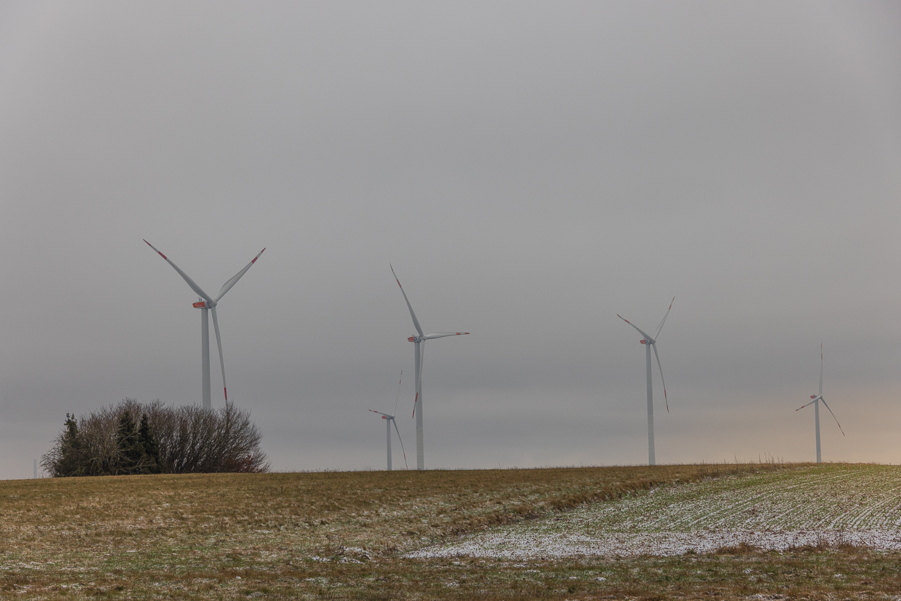 Windr&auml;der im tr&uuml;ben Licht