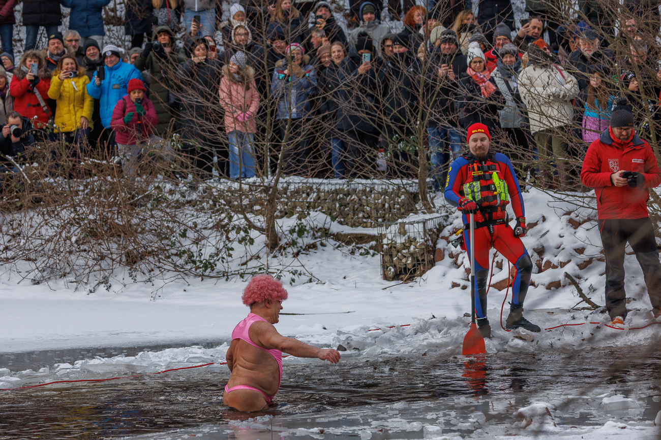 Kost&uuml;miert badet es sich "hei&szlig;er" ;-)