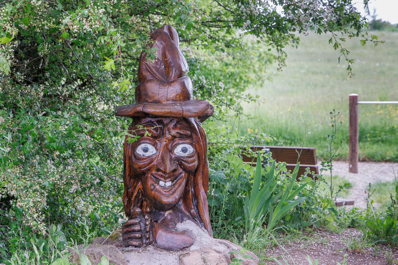 L&auml;chelnde Skulptur