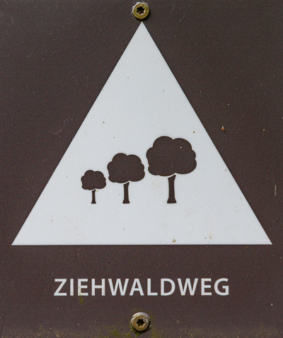 Kennzeichnung des Wanderwegs Ziehwaldweg